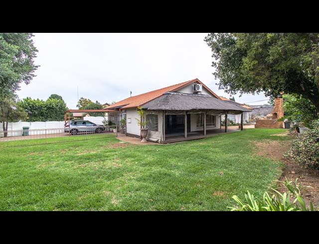 3 BEDROOM FREEHOLD FOR SALE IN RANDHART